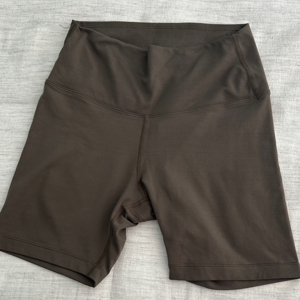 NOBULL Women's Dark Brown Bike Shorts - Small 6”